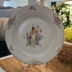 Elegant White and Gold Decorative Plate